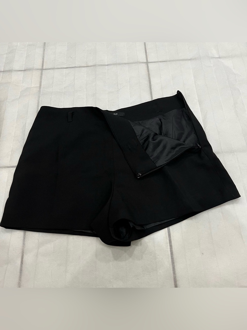 Forever 21 Black High-Waist Tailored Shorts size medium - Picture 8 of 8